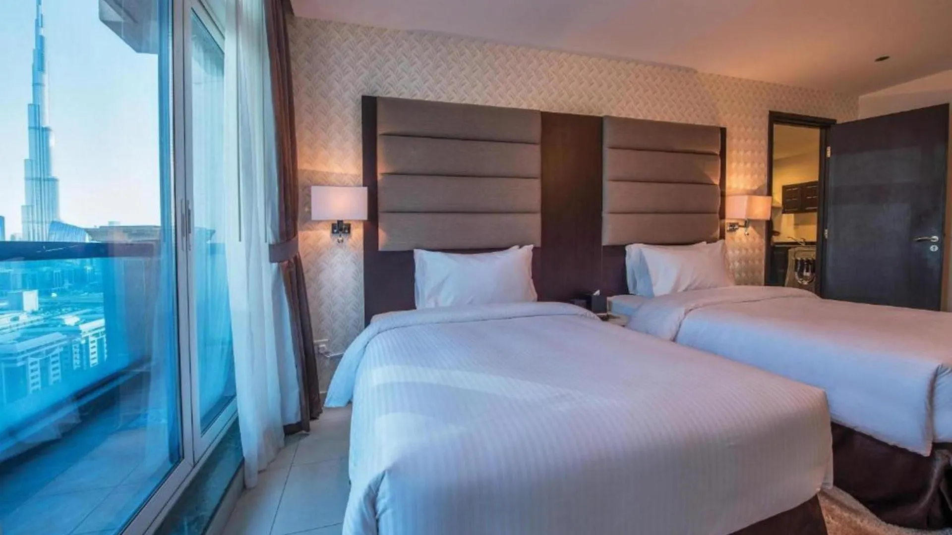 Emirates Grand Luxury Aparthotel 0*, Dubai