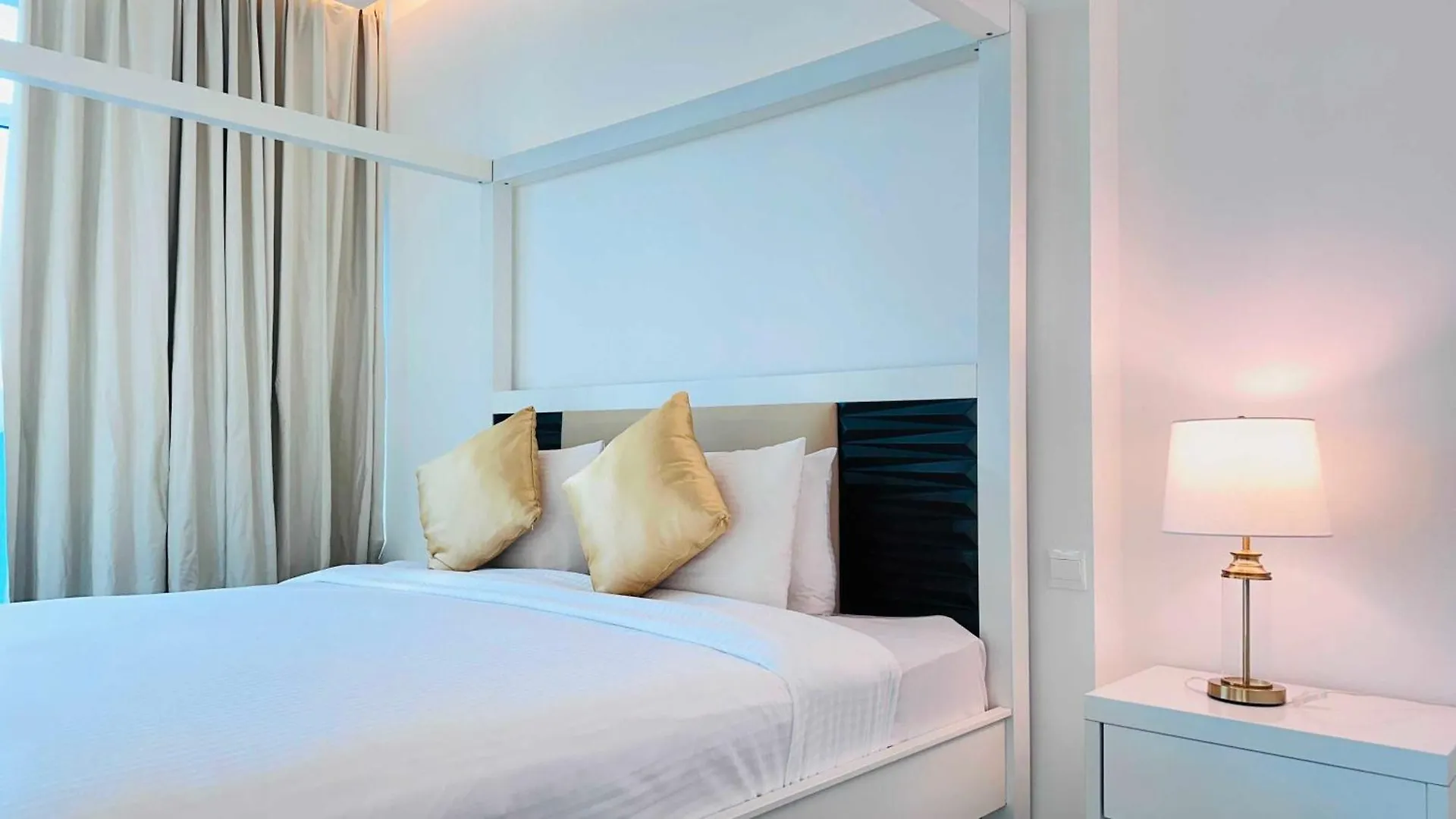 Emirates Grand Luxury Aparthotel 0*, Dubai