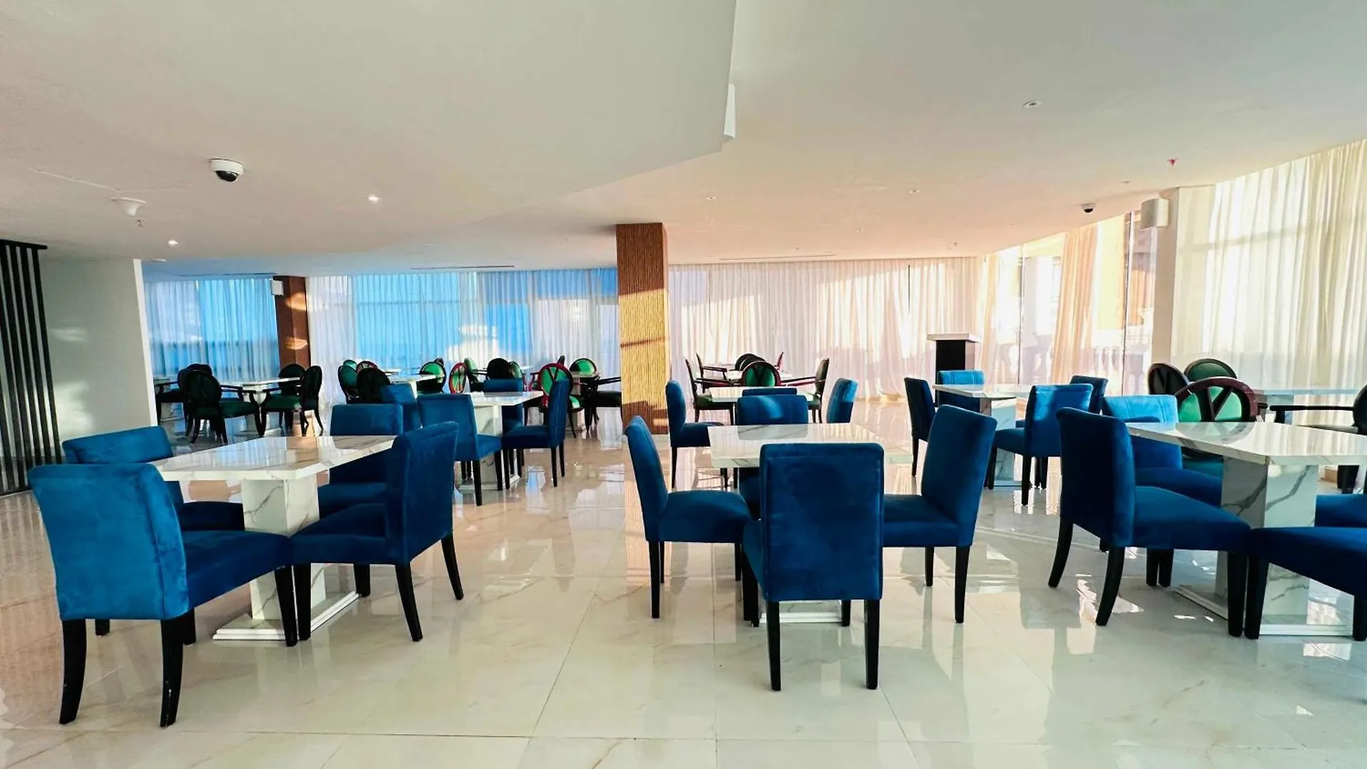 Emirates Grand Luxury Aparthotel Dubai